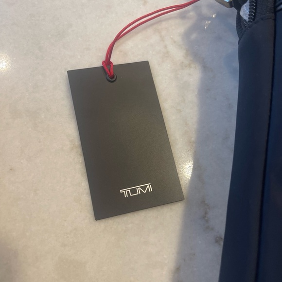 TUMI LAPTOP CROSSBODY TRAVEL BAG! ZIP close!! NWT! Quality - Picture 7 of 11